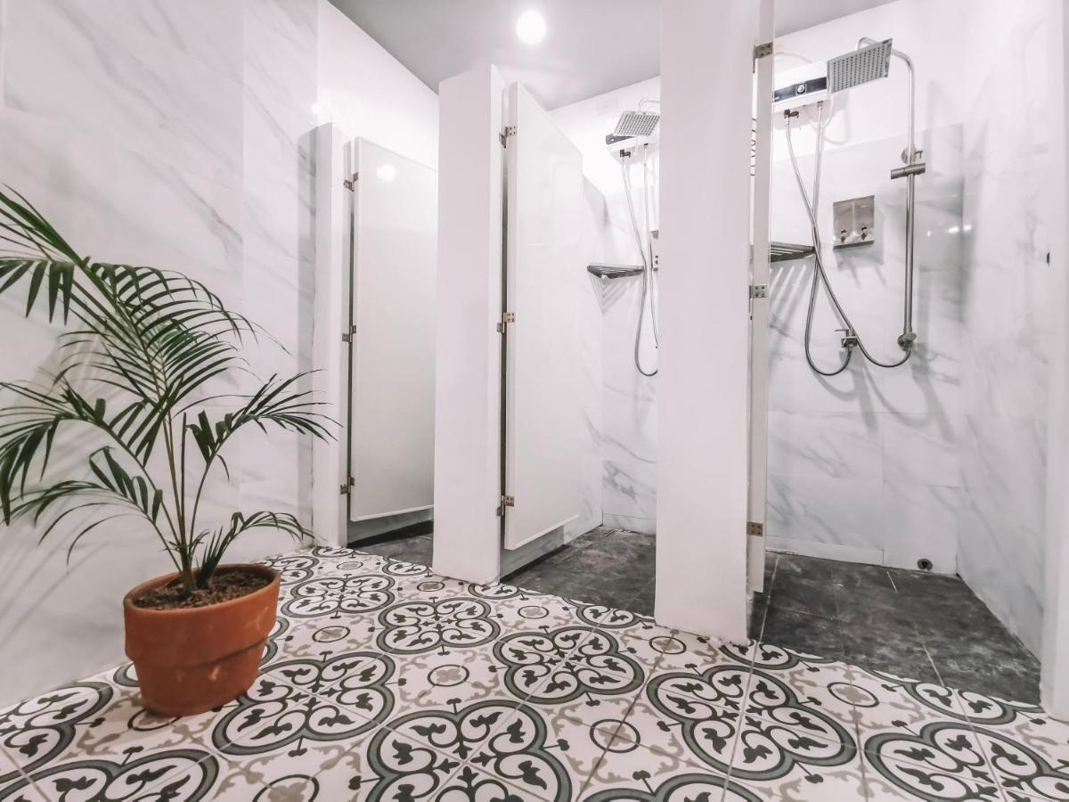 Murals Sleepbox (Adults Only) Cebu Ngoại thất bức ảnh