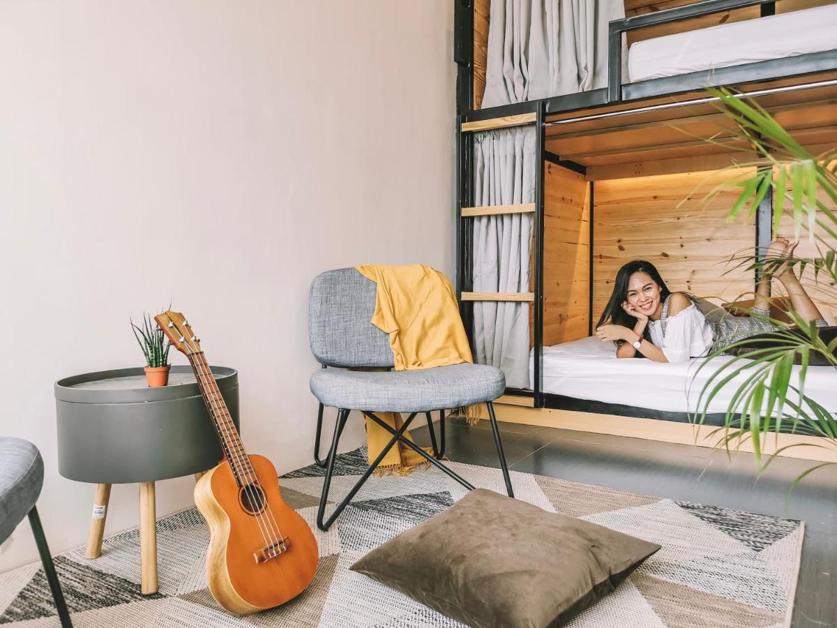 Murals Sleepbox (Adults Only) Cebu Ngoại thất bức ảnh