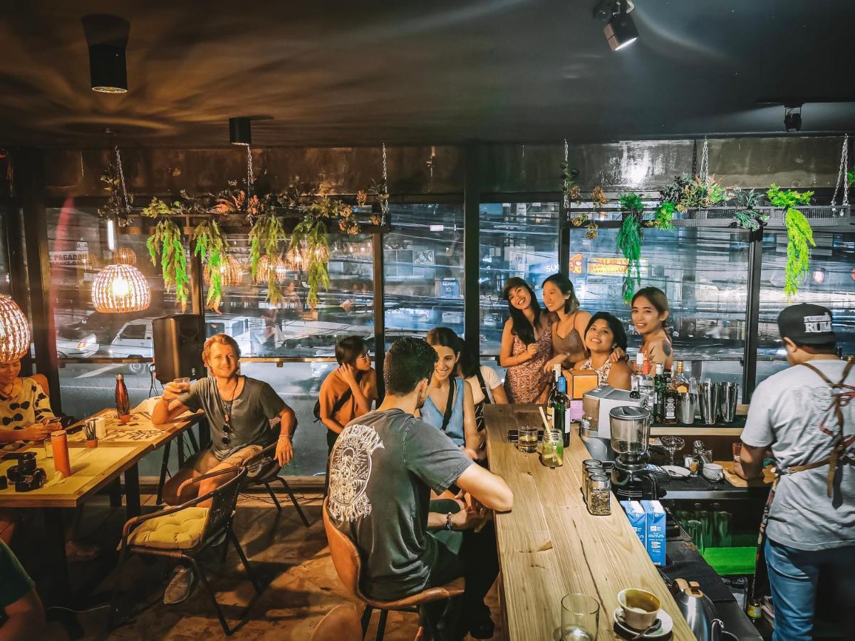 Murals Sleepbox (Adults Only) Cebu Ngoại thất bức ảnh