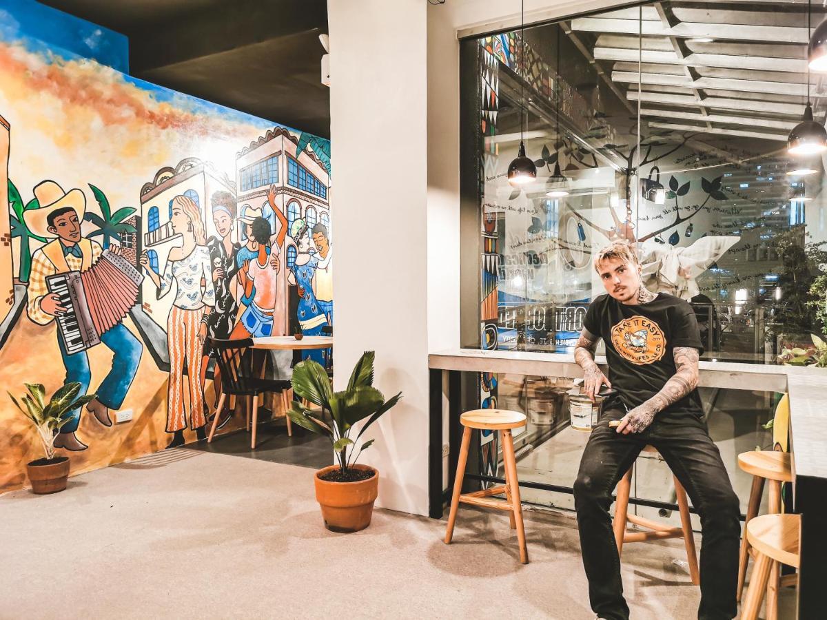 Murals Sleepbox (Adults Only) Cebu Ngoại thất bức ảnh