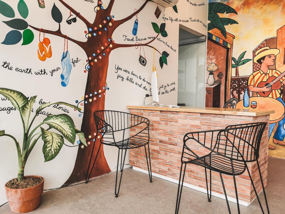 Murals Sleepbox (Adults Only) Cebu Ngoại thất bức ảnh